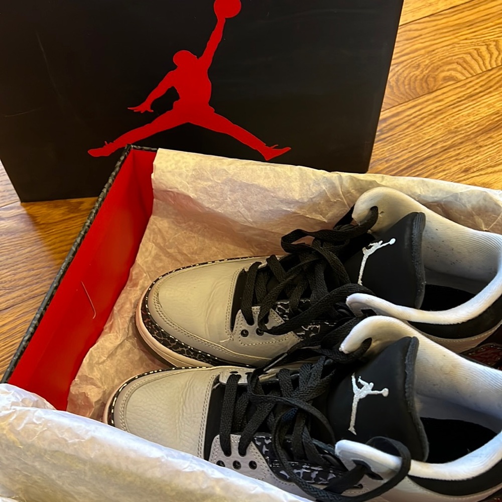 Air Jordan 3 Retro Size 9 Wolf Grey/Metallic Silver Black White